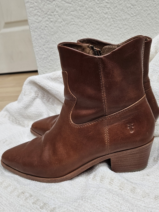 Frye Shoes - Frye Almond Toe Women's Brown Leather Ankle Boots Classic Western Style Bootie